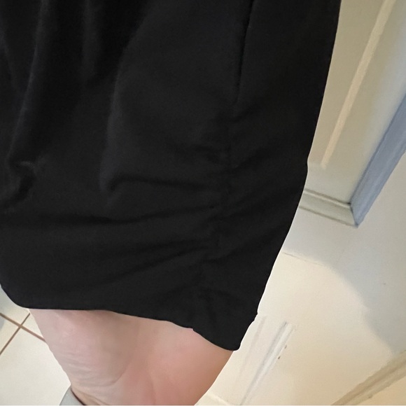 Chico’s Black Ruched Detail Scoop Neck Short Sleeve Tee - Petite Medium Preowned - Picture 9 of 10